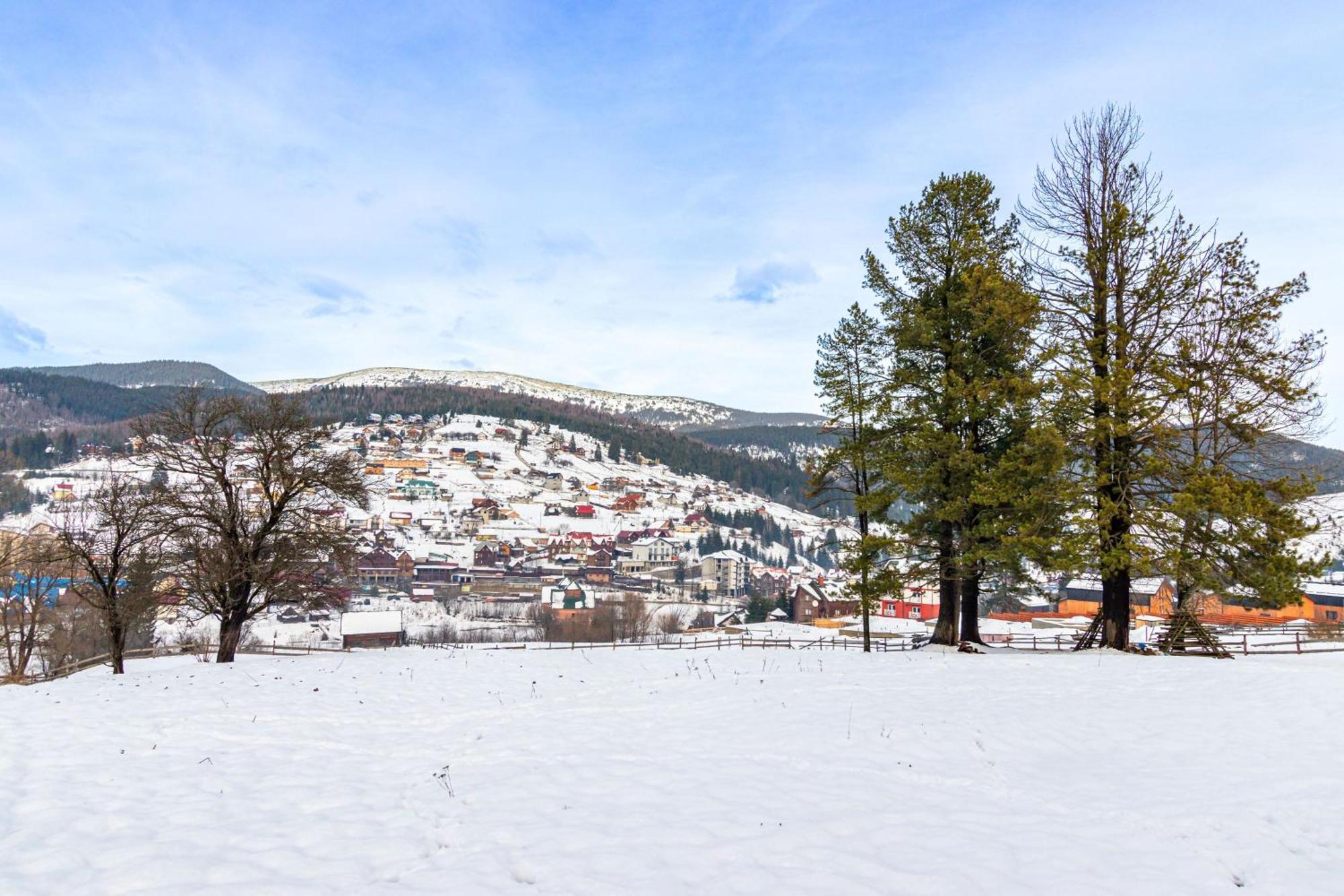 Garda - Breakfast Included In The Price Restaurant Free Parking Mountain View Kitchen In The Apartment Separate Entrance Bukovel Eksteriør bilde